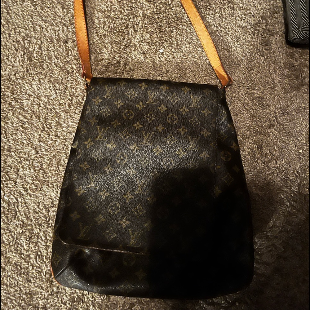 LV Musset GM Messenger Bag